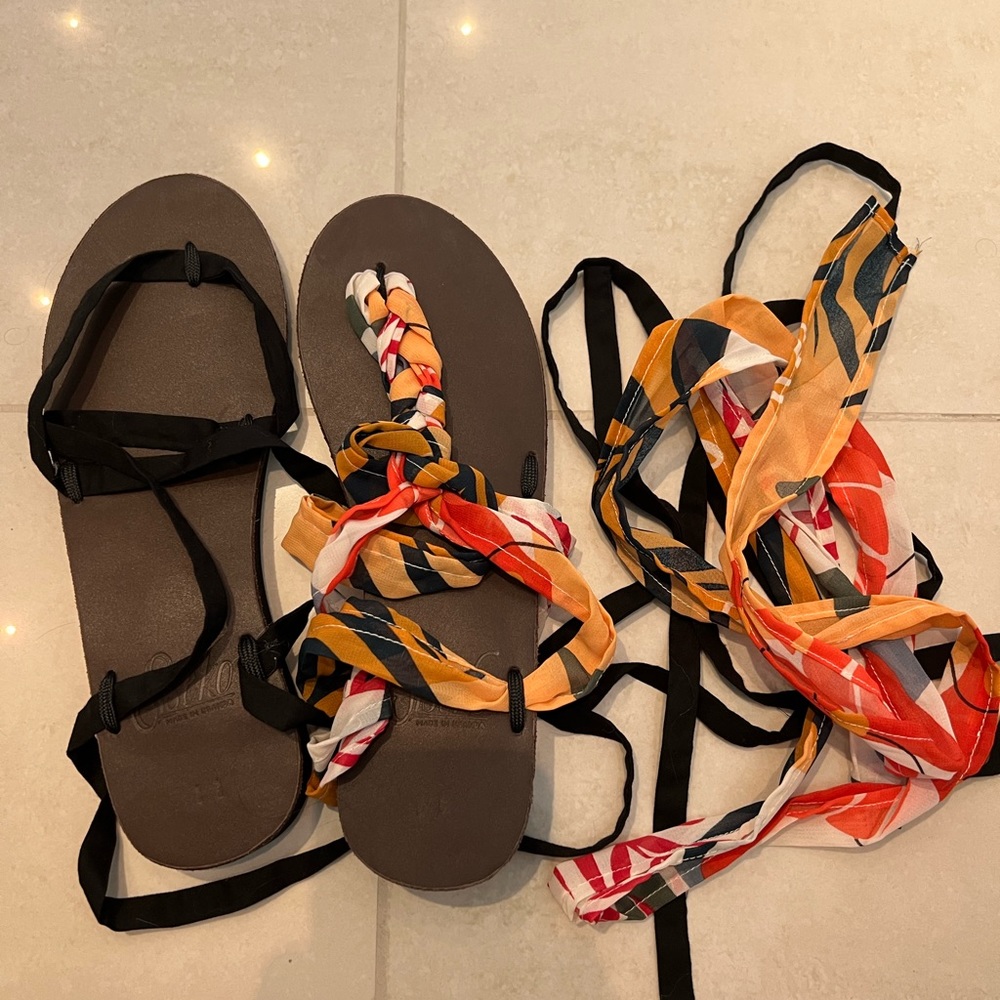 NWOT sseko ribbon sandals. Includes both the black and color ribbons. Size 11